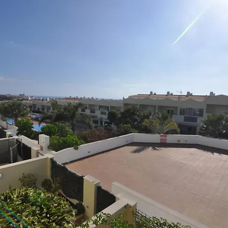 уютный танхауз в Costa Adeje *